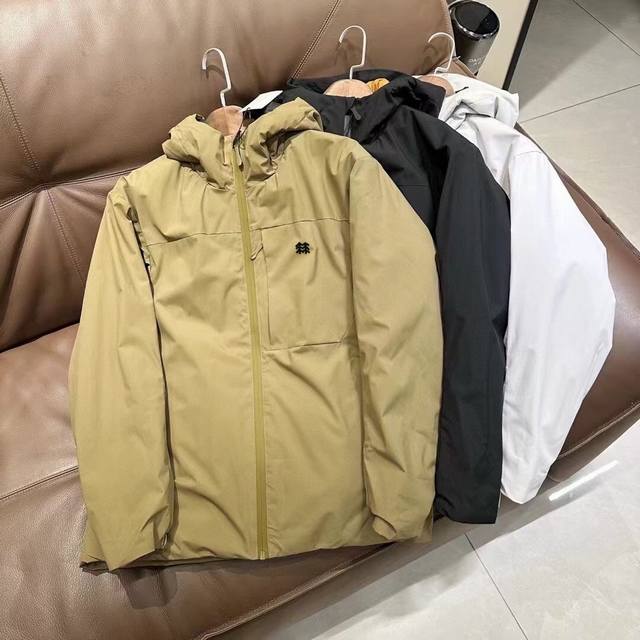 供 控 Kolonsport可隆轻量化新款户外功能性棉衣，专柜品质 防风防水，超级轻量化质地，版型正 上身效果极佳 挺阔有质感 户外功能防水级别 ，细节图均为实