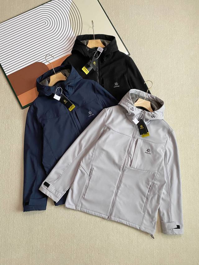 供 控 Kailaa凯乐石M8系列连帽软壳冲锋衣，户外情侣款连帽加绒软壳冲锋衣夹克！ 这款软壳冲锋衣B1317无论是版型还是工艺，一看就不是那种普通货色！整体是