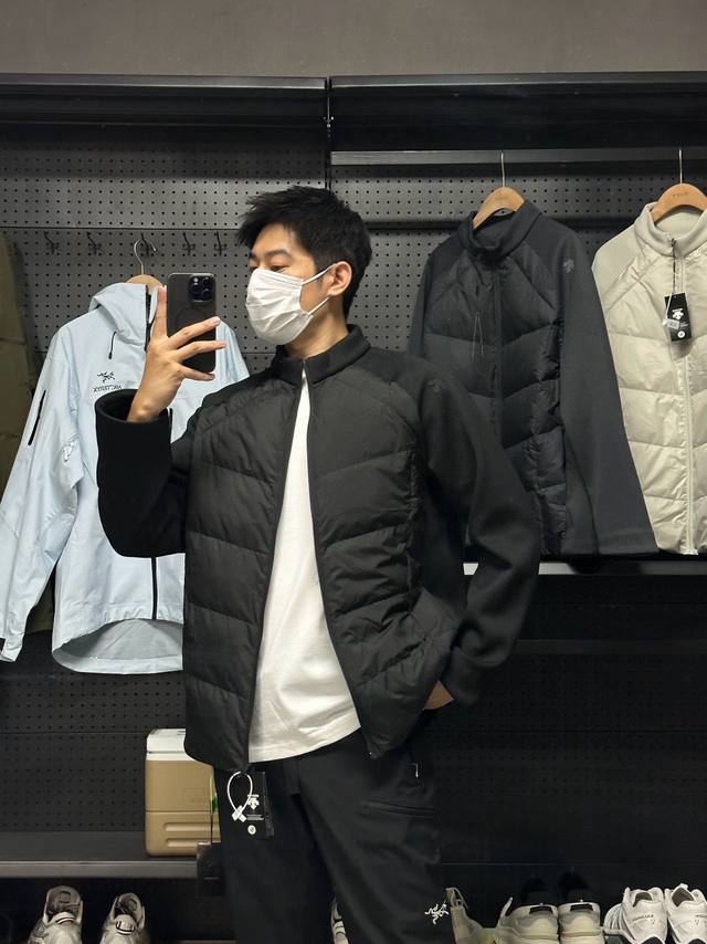 供 控 Descente张译同款迪桑特冬季新款轻盈保暖 运动休闲羽绒服 专柜同款 顶级原版 款号： 冬季柜子加绒肌肉冲绒立领羽绒服 今年回家拜年的羽绒服已经给大