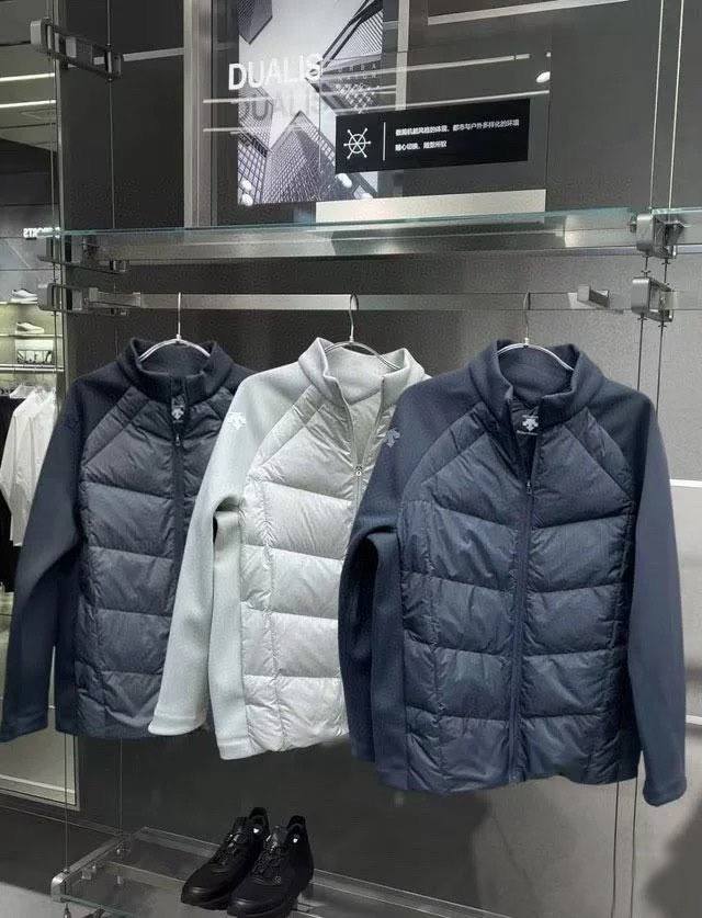 供 控 安欣同款羽绒服迪家年度巨做,热度拉满白鸭绒填充,全新升级复刻官网,原包装原吊牌 90%白鸭绒 区别市场通货 Dst轻量拼接羽绒服 Ds 迪桑特24秋冬新