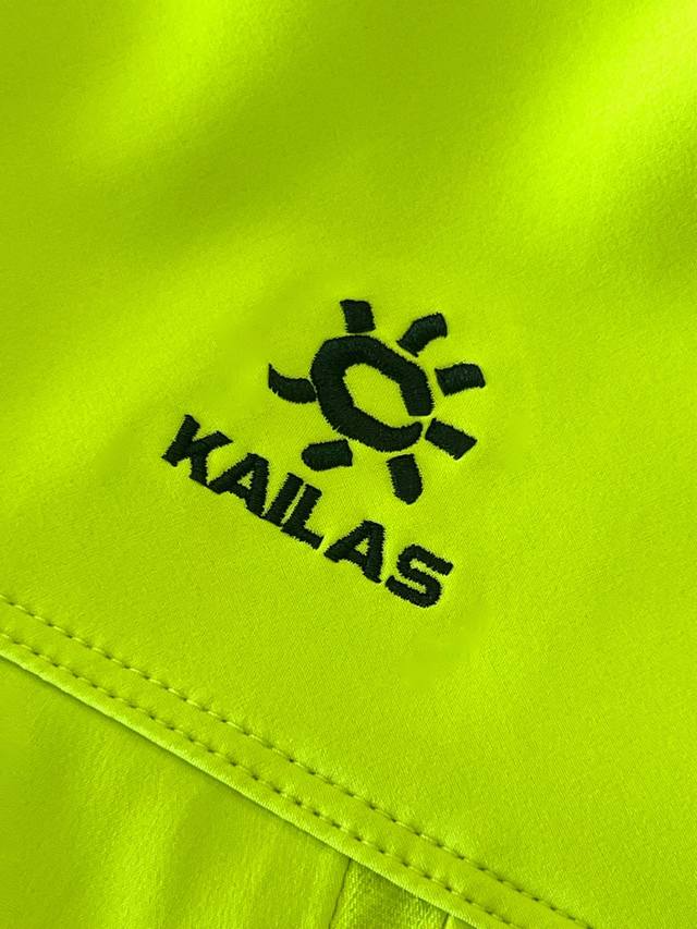 供 控 Kg2439118 细节图 1.3D风雪帽：防风入侵，兼容头盔