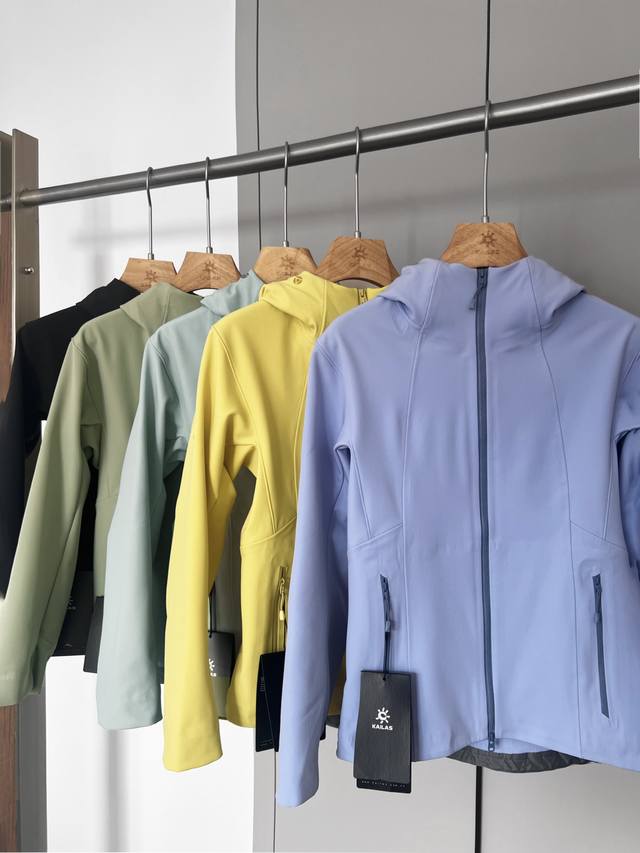 供 控 Kg2439202 凯乐石女款M8 Ic 连帽软壳外套为兼顾登山徒步和山地生活日常设计 防风抗泼