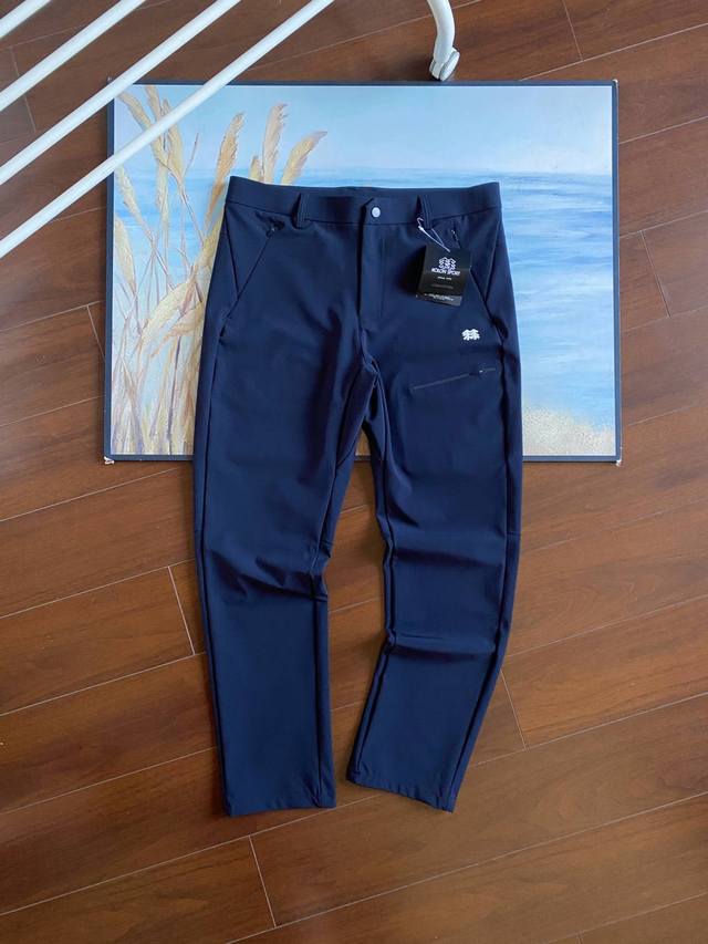 供 控 Kolon Sport可隆2025秋季男士纯色拉链休闲户外登山徒步直筒休闲长裤 口袋处标志性B 6的品牌3D立体硅胶Logo，彰显品牌大气！ 采用专业运