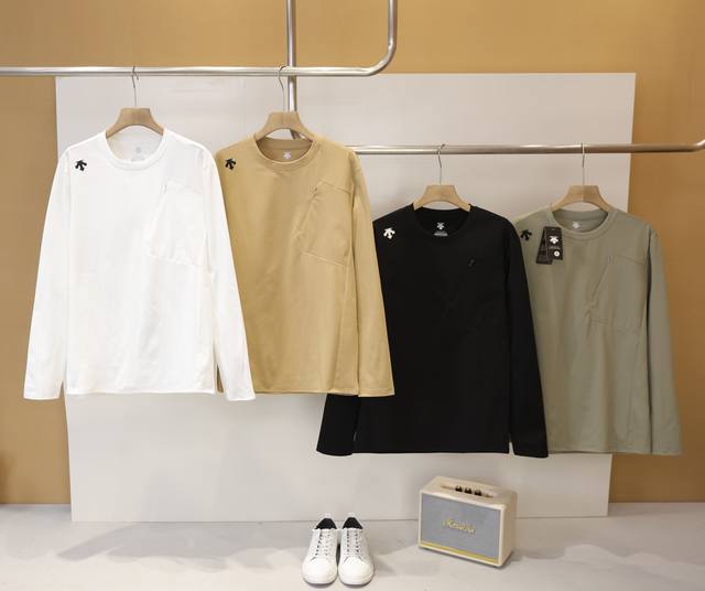 供 控 新款上市 Descente迪桑特春款长袖速干衣 男款纯色上衣 采用舒适面料，郊遊、野營、垂釣、登山、旅行、徒步、自駕游、居家都非常適合。 主要功能：舒適