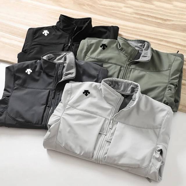 供 控 Descente迪桑特城市户外轻量化防风防水 简约纯色百搭夹克冲锋衣外套 户外防水加绒冲锋衣、秋冬防风保暖软壳 、耐磨而高度防风的外层，抓绒底料舒适保暖