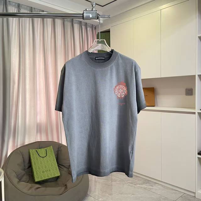 Ch克罗*2025秋冬新款 洗水做旧磨破 梵文十字架印花 短袖T恤 定制面料320G 男女同款 尺码：S M L Xl Xxl 五个码 颜色：白色 褐色 紫色