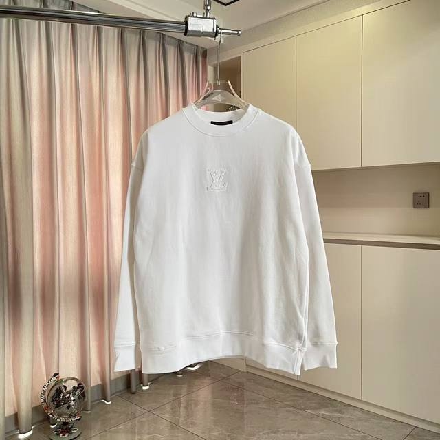 Lv*2025秋冬新款 真空绣字母Logo 定制面料400G 圆领卫衣 三标齐全 男女同款 尺码：S M L Xl Xxl 五个码 颜色：黑色 白色