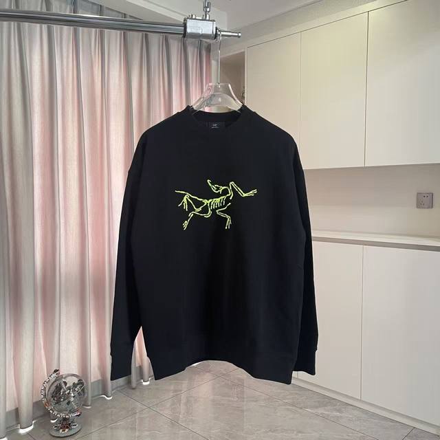 Arc'teryx小鸟*2025秋冬新款 个性Logo绣花 定制面料400G 圆领卫衣 男女同款 尺码：S M L Xl Xxl 五个码 颜色：黑色 白色