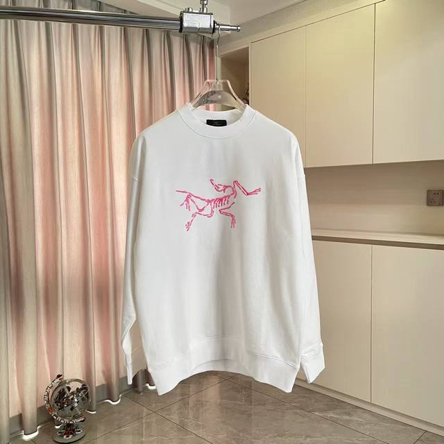 Arc'teryx小鸟*2025秋冬新款 个性Logo绣花 定制面料400G 圆领卫衣 男女同款 尺码：S M L Xl Xxl 五个码 颜色：黑色 白色