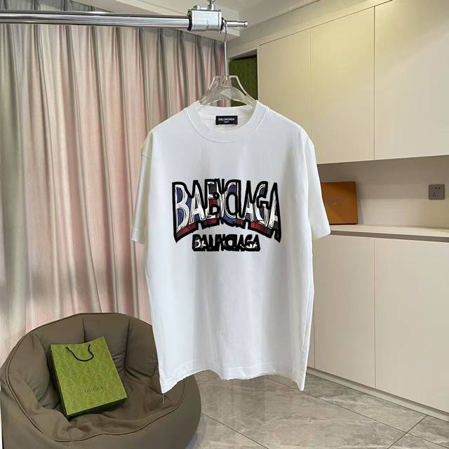 Balenci*Ga 巴黎2025秋冬新款 洗水做旧磨破 个性字母Logo印花 定制面料320G 短袖T恤 男女同款 尺码：S M L Xl Xxl 五个码 颜