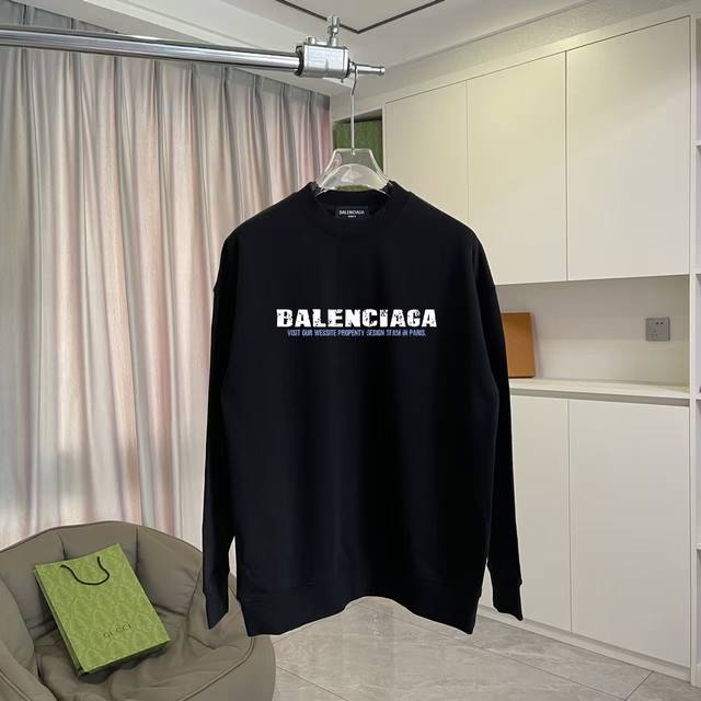 Balenci*Ga 巴黎2025秋冬新款 个性字母Logo印花 定制纯棉面料400G 圆领卫衣 男女同款 尺码：S M L Xl Xxl 五个码 颜色：黑色