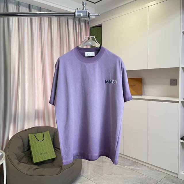 马吉拉Mm6 2025秋冬新款 做旧渐变磨破 个性Logo印花 定制面料320G 短袖T恤 男女同款 尺码：S M L Xl Xxl 五个码 颜色：白色 褐色