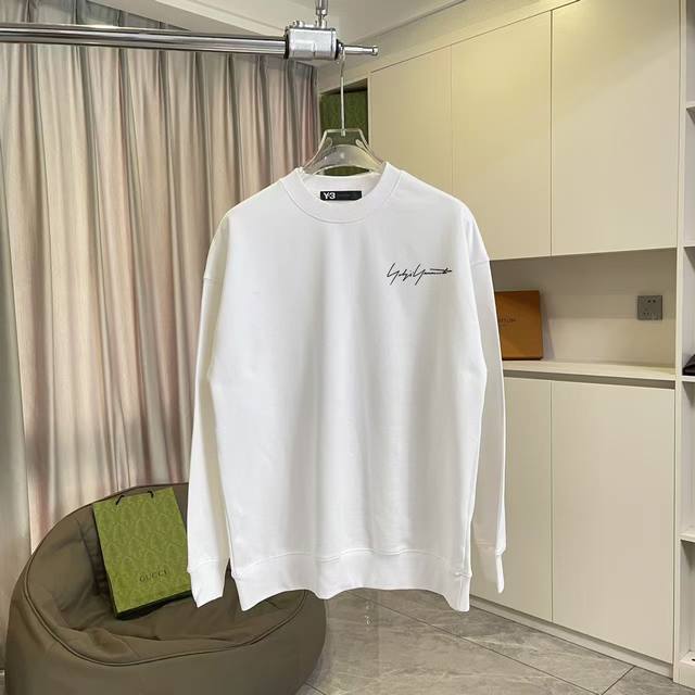 Y-3 2025秋冬新款 个性字母Logo印花 定制面料400G 圆领卫衣 男女同款 尺码：S M L Xl Xxl 五个码 颜色：黑色 白色