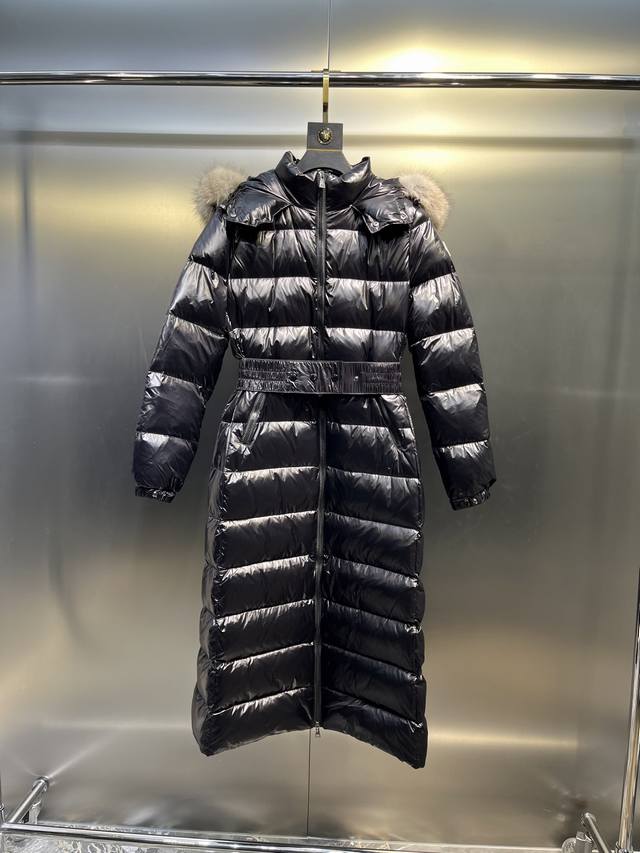 Moncler羽绒服 原版订制五金配件全进口原版定制 欢迎对比 绝对的高品质 采用顶级90白鸭绒 超柔软 充羽量蓬松饱满 超级重工 面料做工杠杠的版型完美 注意