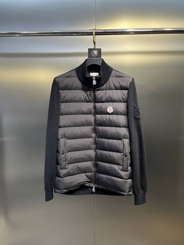 Moncler 羽绒针织 盟可睐 Ss23 纯色Logo贴标拼接绗缝羽绒服、颜色：黑色白色、 Size：12345