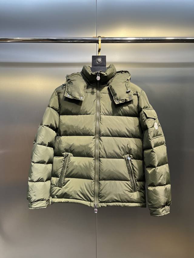 Moncler 蒙口 秋冬新款哑光经典玛雅！官网同步售！羽皇百年长青树系列产品！玛雅文化的最新产品！ 90绒填充，羽绒的饱满程度肉眼可见帽子 拆卸，面料柔软有质
