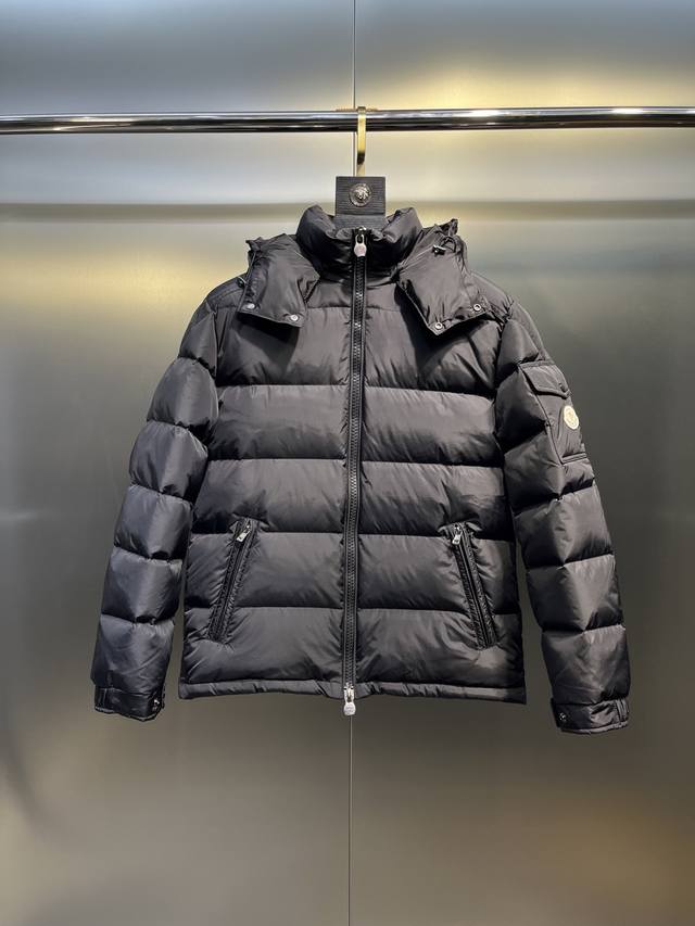 Moncler 蒙口 秋冬新款哑光经典玛雅！官网同步售！羽皇百年长青树系列产品！玛雅文化的最新产品！ 90绒填充，羽绒的饱满程度肉眼可见帽子 拆卸，面料柔软有质