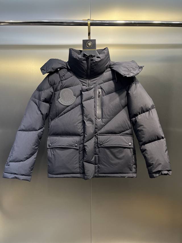 Moncler 2025秋冬新款羽绒服 原版1:1订制五金配件全进口原版定制 欢迎专柜对比 绝对的高品质 采用顶级90羽绒 超柔软 充羽量蓬松饱满 超级重工 面