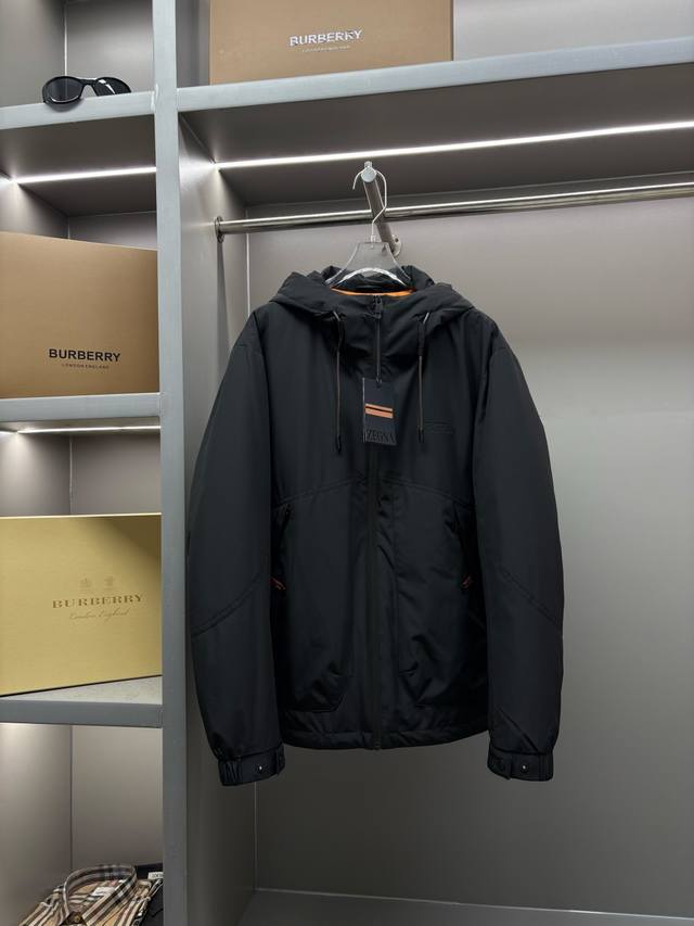 Zegna 杰尼亚 新款字母压花羽绒服 杰尼亚羽绒服，融合英伦经典设计与现代科技保暖工艺，重新定义冬季奢华着装体验。 顶级进口白鸭绒填充，轻盈蓬松，锁住每一度体