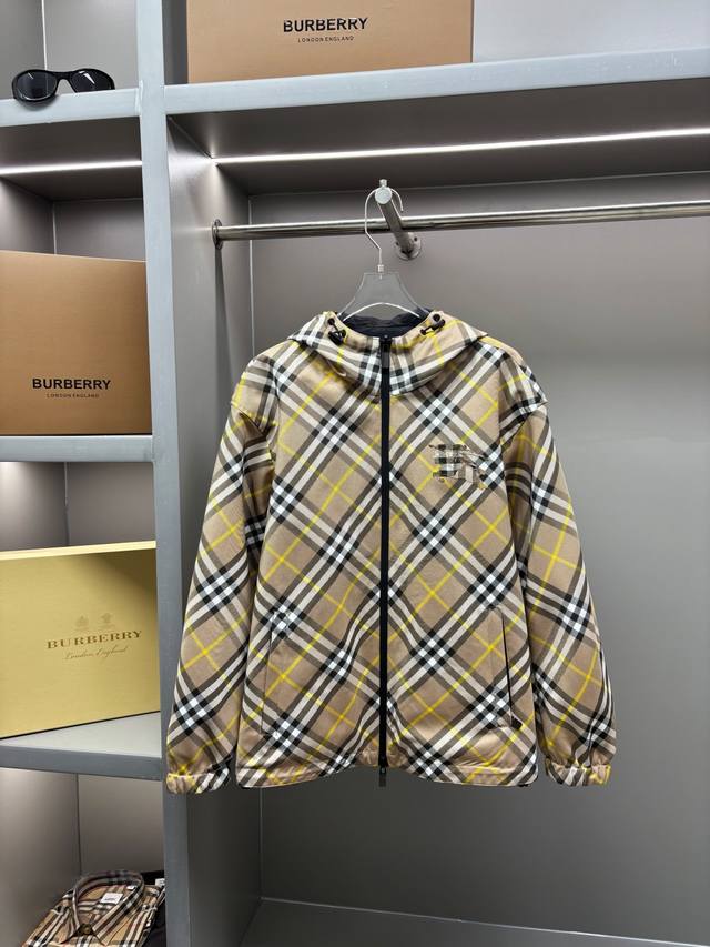 Burberry 巴宝莉 格纹战马双面穿夹克外套 Bur王牌尖货，镇店之宝 现货秒发 双面穿格纹宽松版型运动夹克重磅来袭，和之前上新那款女款及腰版型有很大区别！