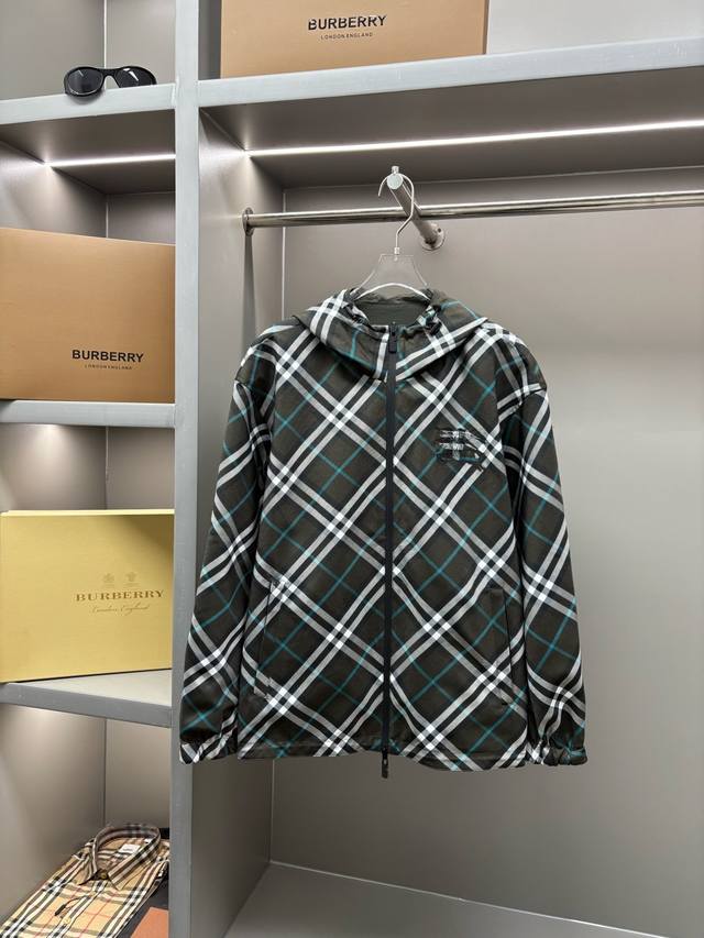 Burberry 巴宝莉 格纹战马双面穿夹克外套 Bur王牌尖货，镇店之宝 现货秒发 双面穿格纹宽松版型运动夹克重磅来袭，和之前上新那款女款及腰版型有很大区别！