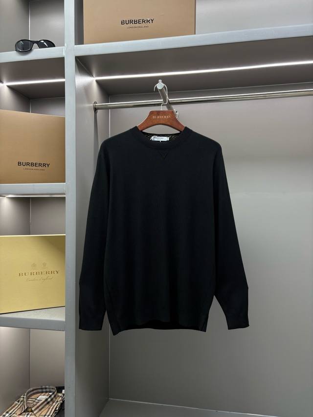 Valentino 华伦天奴 新款毛衣 原版面料 官方同款 采用定制天然中厚进口羊毛纱料织造，手感非常舒服爽滑 版型挺阔有型 一线品牌代工厂P出品 进口机器织造