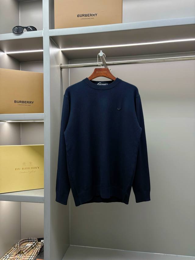 Armani 阿玛尼 新款毛衣 原版面料 官方同款 采用定制天然中厚进口羊毛纱料织造，手感非常舒服爽滑 版型挺阔有型 一线品牌代工厂P出品 进口机器织造而成 穿