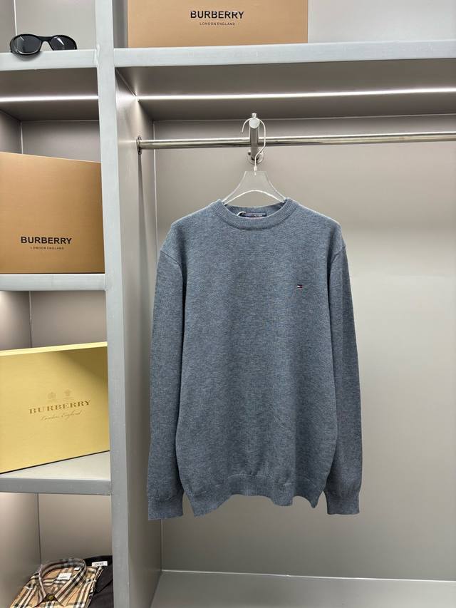 Tommy 汤米 新款刺绣毛衣 原版面料 官方同款 采用定制天然中厚进口羊毛纱料织造，手感非常舒服爽滑 版型挺阔有型 一线品牌代工厂P出品 进口机器织造而成 穿