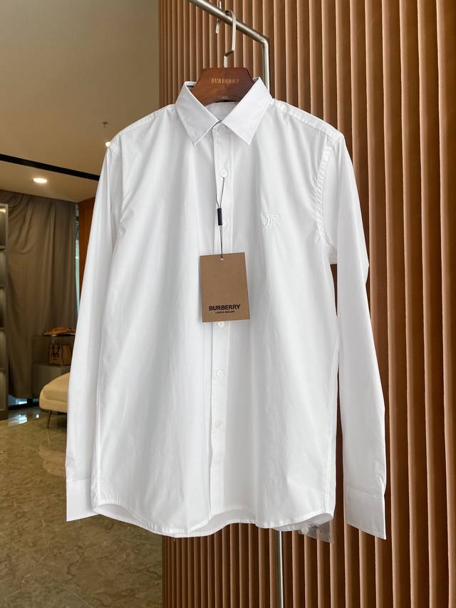 Tb专属标识装饰弹力棉长袖衬衫 经典Burtb系列，男女万年青同款，衬衫中的王者！经典Tb微标刺绣设计！进口塔罗贝壳纽扣 ！市场上极其少有的产品。 衬衫直以来都