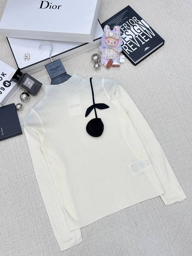 Valentino 秋冬新款 立体玫瑰花打底衫款 Logo图案修饰点缀 系列款出货 上身高级氛围感 3色碼