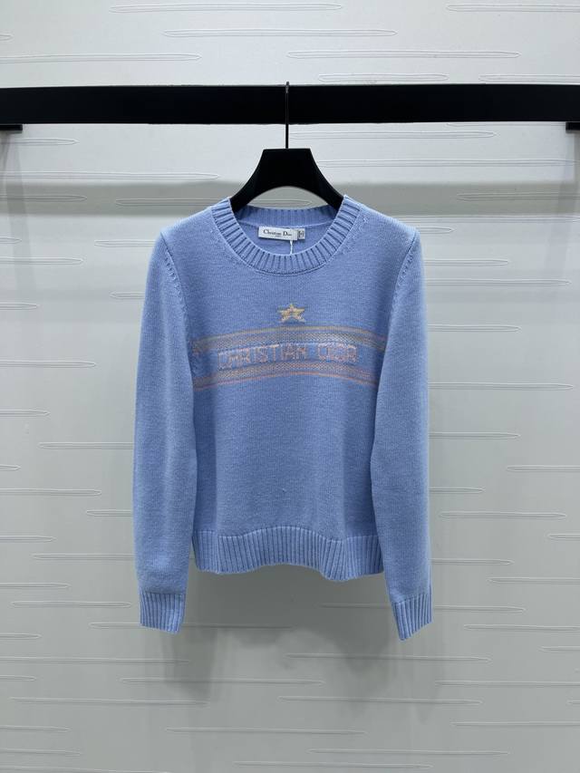 上新原单高端品质 Dio* 2025早秋最新系列！字母徽标套头长袖毛衣！定制羊毛纱线织造 质感高级 舒适柔软 圆领长袖毛衣上衣剪裁 密实针织细腻凸显品牌质感 领