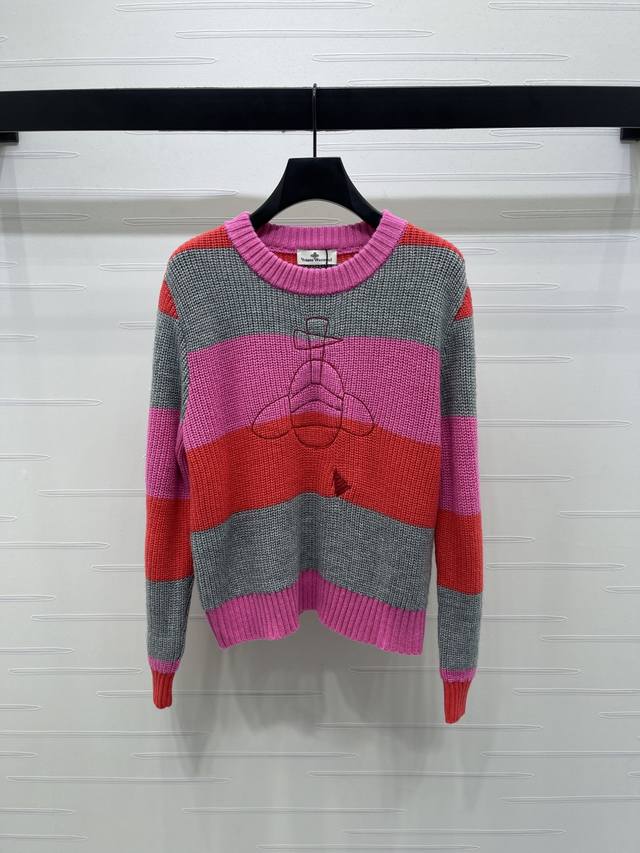 上新原单高端品质 Vivienewestwoo* 2025早秋最新系列！条纹套头长袖毛衣！定制羊毛混纺纱线织造 质感高级舒适 针织长袖剪裁 胸前土星刺绣图案 彰