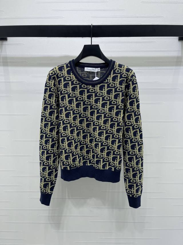 上新原单高端品质 Dio* 2025早秋最新系列！撞色金线老花Logo针织长袖毛衣！定制进口羊毛混纺纱线材质 质感高级 舒适软糯 领口袖口撞色螺纹包边处理 增添