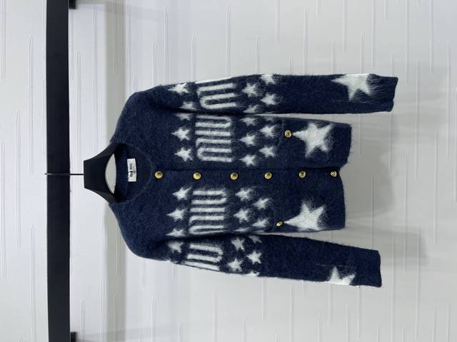 上新原单高端品质 Miumi*2025早秋最新系列！星星钩花圆领长袖针织开衫！定制羊毛马海毛纱线织造 质感高级 舒适柔软 圆领针织开衫剪裁 密实针织御寒防风 领