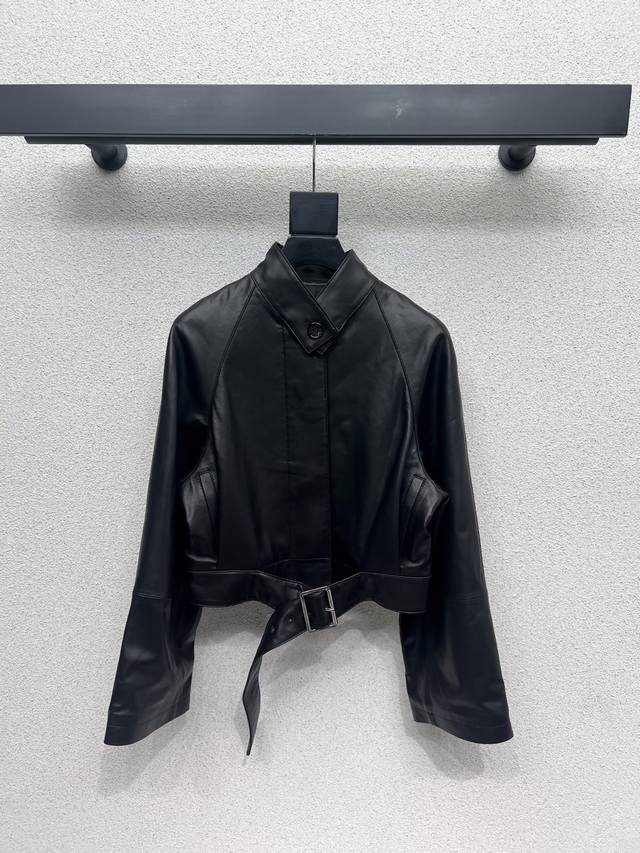 罗意威真皮外套 定制绵羊皮 时髦帅气 高版出品！很独特的品味与个性经典款版型设计简洁而优雅 独特的工艺 多了一份精致与细腻 高品质 尺码Sml