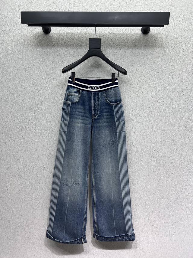 D家一系列款侧边条纹织带牛仔长裤 都分开拿！时髦低调气质又奢华高级！版型百搭不挑人，原版定制面料 做工品质看细节。白富美必入！强烈推荐 高品质 尺码Sml长裤