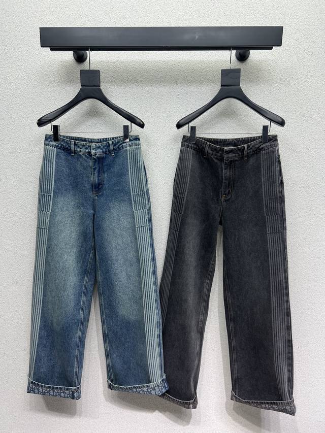 D家一系列款侧边条纹可翻边牛仔长裤 都分开拿！时髦低调气质又奢华高级！版型百搭不挑人，原版定制面料 做工品质看细节。白富美必入！强烈推荐 高品质 两色 尺码Sm