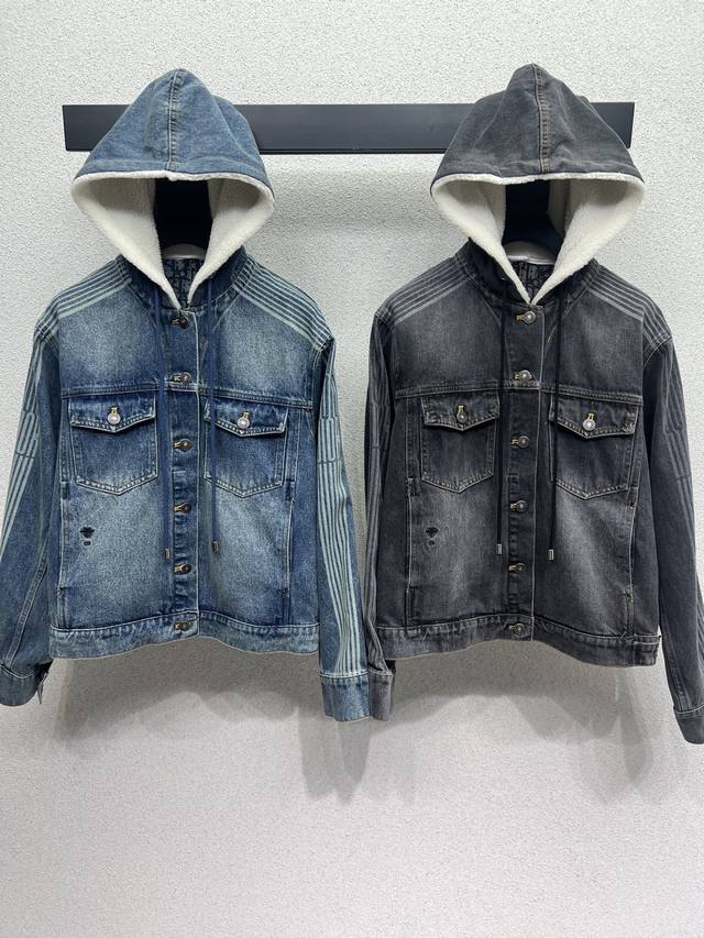 D家一系列款侧边条纹小蜜蜂牛仔连帽外套 都分开拿！时髦低调气质又奢华高级！版型百搭不挑人，原版定制面料 做工品质看细节。白富美必入！强烈推荐 高品质 两色 尺码