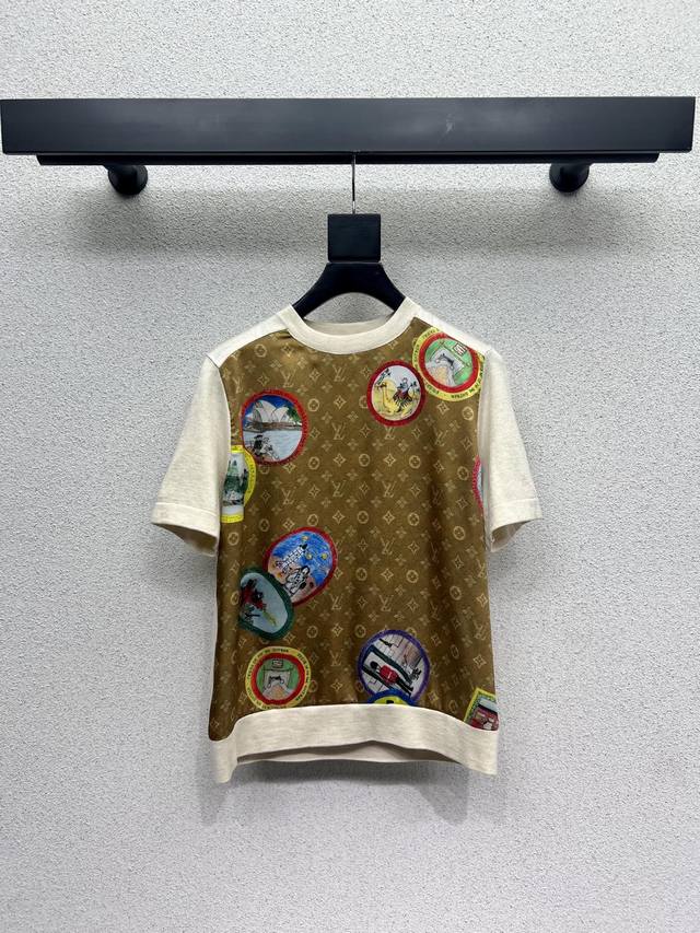 L家系列款老花猫咪印花拼针织羊毛短袖上衣 高密度时髦运动风 每个日常的穿搭 俏皮减龄充满元气的设计元素 高品质 尺码Smlxl