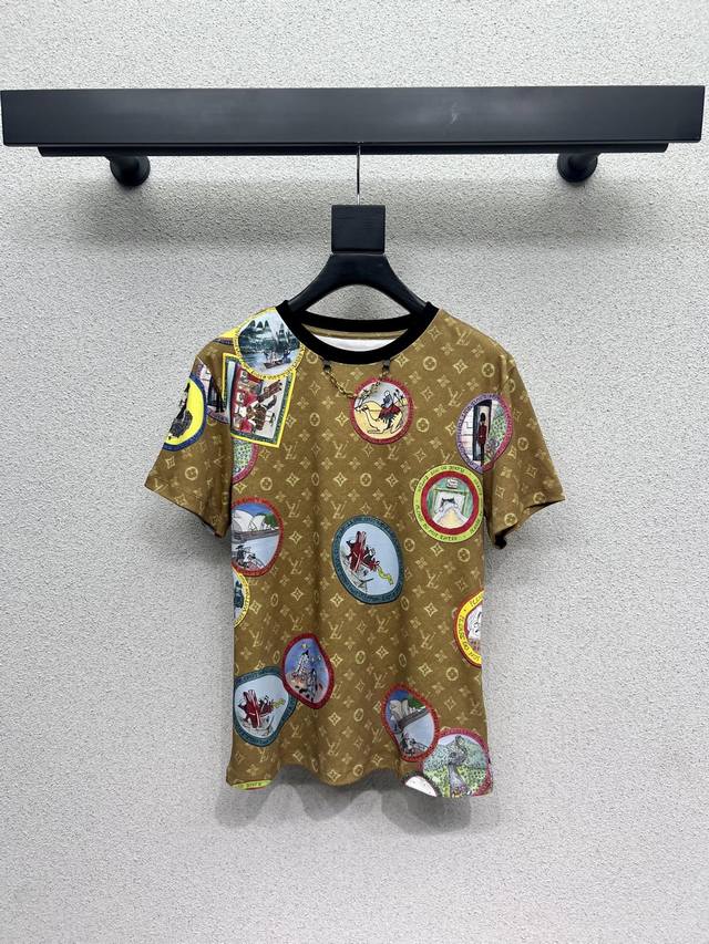 L家系列款老花猫咪印花短袖T恤 高密度时髦运动风 每个日常的穿搭 俏皮减龄充满元气的设计元素 高品质 尺码Sml