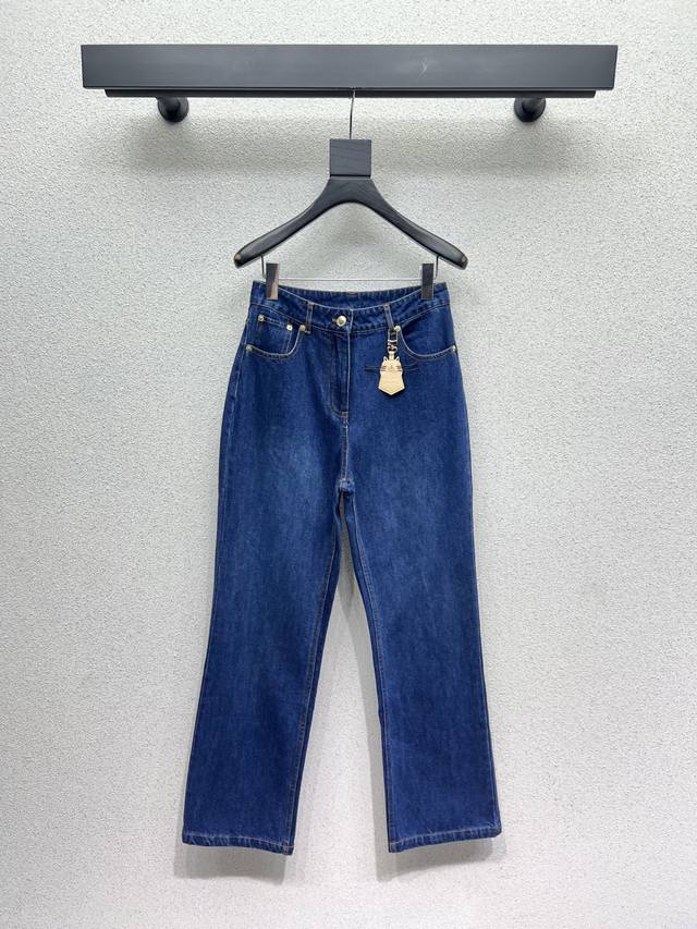 L家系列款猫咪皮标牛仔长裤 每个日常的穿搭 俏皮减龄充满元气的设计元素 高品质 尺码Smlxl