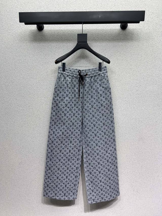 L家系列款经典老花休闲长裤 散发着高级气质 同时更巨时髦亮点 设计也超级爱 高品质 尺码Sml