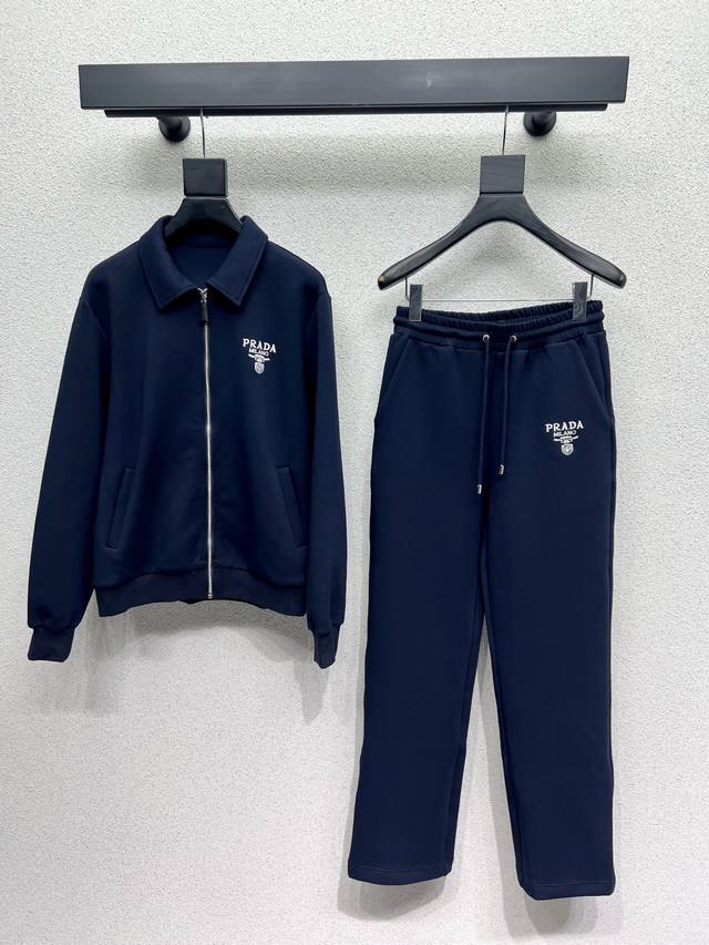 P家翻领外套长裤休闲套装 时尚帅气 个性经典款版型设计简洁而优雅 独特的工艺 多了一份精致与细腻 高品质 两色 尺码Sml