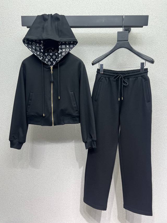 L家经典老花双面穿外套长裤休闲套装 时尚帅气 个性经典款版型设计简洁而优雅 独特的工艺 多了一份精致与细腻 高品质 两色 尺码Sml