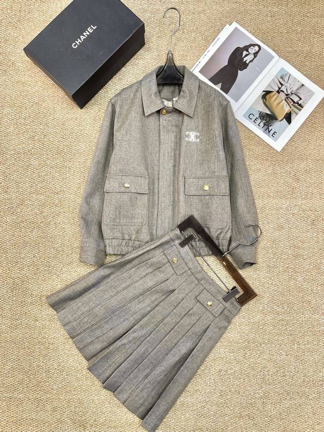 Celine新款套装，这套套装直接锁死！上衣下装完美适配，高腰剪裁显腿长两米八，同色系搭配高级感拉满！出街直接被追着要链接，手慢无！ * * Color：卡其