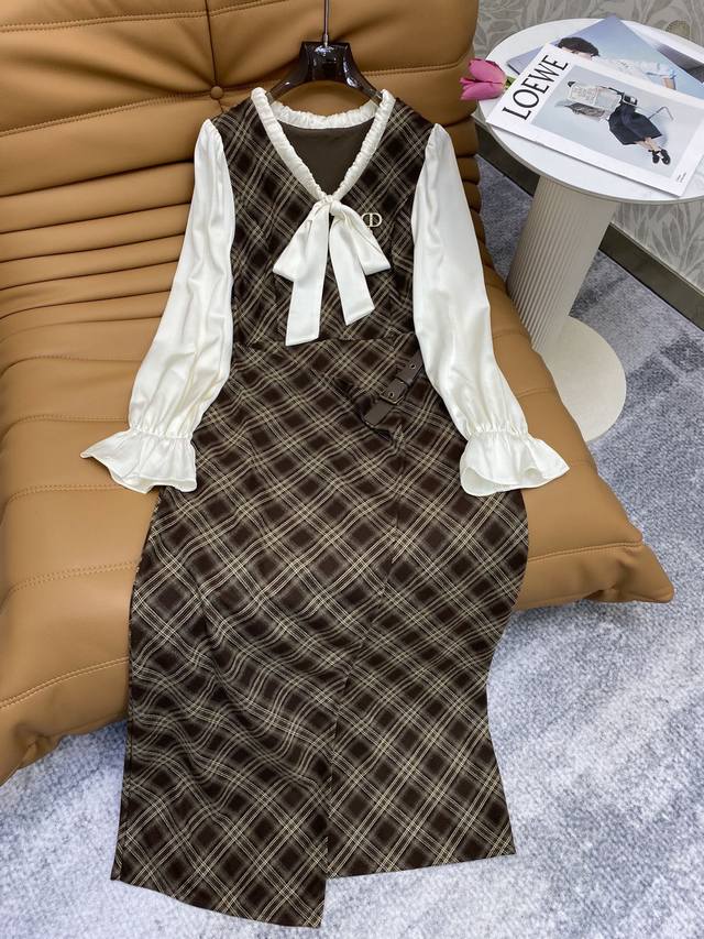 Di★ Fw Ab料结合设计性感V领格子连衣裙 ,高级面料,颜色:图片色,面料:精纺时装格子面料 Sml Di★ Fw Ab料结合设计性感V领格子连衣裙 ,高级面料,颜色:图片色,面料:精纺时装格子面料 Sml