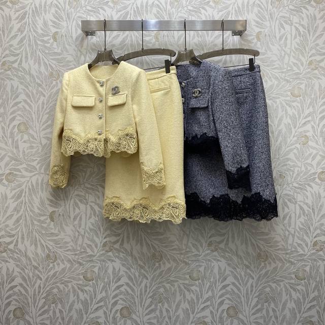 C★ Fw 重工定位刺绣精致圆领佩戴胸针外套半裙套装 ，高级面料，颜色:图片2色，面料:精纺粗尼面料 Smlxl