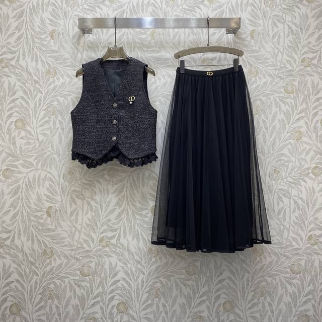 Di★ Fw 性感V领胸针装饰下摆花边设计马甲纱裙套装,高级面料,颜色:图片色,面料:精纺花尼网纱面料 Smlxl Di★ Fw 性感V领胸针装饰下摆花边设计马甲纱裙套装,高级面料,颜色:图片色,面料:精纺花尼网纱面料 Smlxl