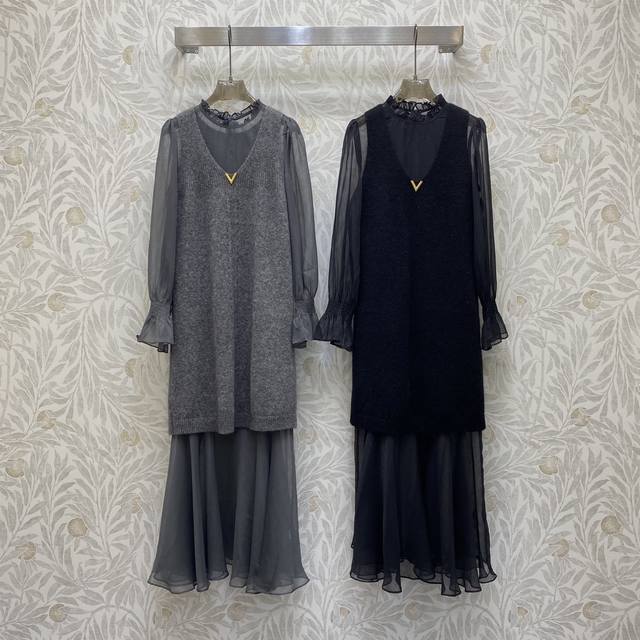 Va★ Fw 性感V领金属扣点缀两件套设计连衣裙，高级面料，颜色:图片2色，面料:精纺羊毛天丝面料 Smlxl