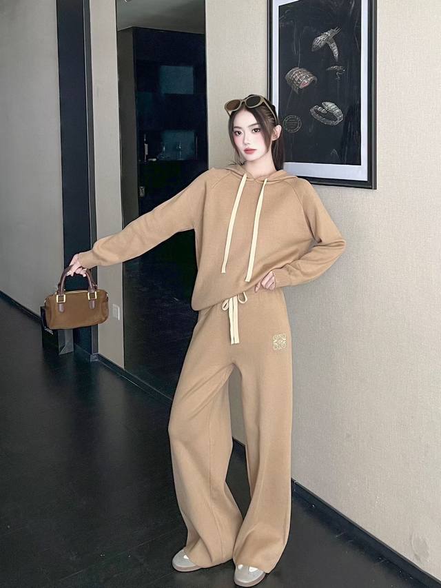 套装 新款刺绣徽章Logo长袖连帽针织衫休闲针织长裤 运动套装两件套。Smlxl